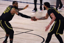 LeBron activa el modo ‘King’ junto a Davis para frenar a los Rockets