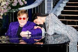 La unión de Sir Elton John y Dua Lipa ha resultado ser finalmente un homenaje a las canciones más legendarias del cantante inglés.