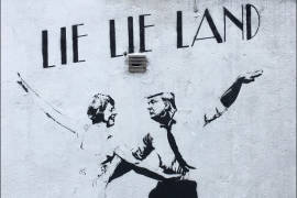 Grafitera hace parodia con Trump y Teresa May, la llama 'Lie Lie Land'