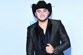 Gerardo Ortiz analiza con abogados su situación