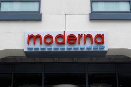 Un letrero indica la entrada a un edificio de Moderna en Cambridge, Massachusetts, el 18 de mayo de 2020.