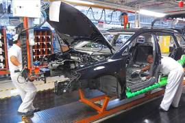 La industria automotriz mexicana mantiene su operación con firmeza ante el nuevo escenario arancelario impuesto por Estados Unidos; expertos confían en que, pese al impacto global, el sector continuará siendo competitivo gracias al TMEC y su capacidad de adaptación.