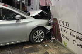 La conductora fue detenida luego de que los oficiales detectaron aliento alcohólico.