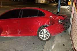 Los dos vehículos terminaron proyectados contra un negocio en la colonia Magisterio Sección 38.