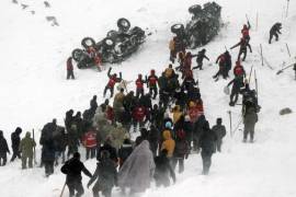 Rescatistas de Turquía atienden llamada por avalancha y son enterrados por otra; hay al menos 38 muertos