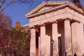 Reportan persona armada en la Universidad de Brown, en Rhode Island