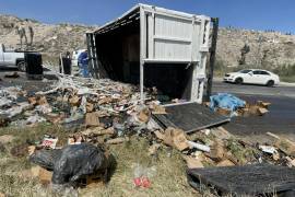 Elementos de la Policía Municipal aseguraron la zona para evitar robo de mercancía.