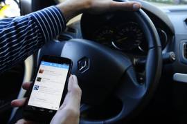 Las redes sociales son la principal distracción de los conductores al manejar