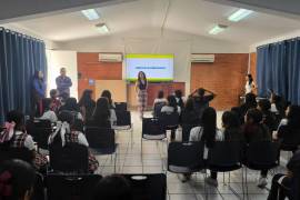 Las jornadas fomentan la participación de las adolescentes mediante ejercicios que fortalecen la confianza y el apoyo entre compañeras.