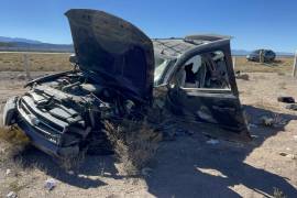 La pérdida de un neumático fue el factor que provocó que la camioneta volcara y terminara fuera de la carretera.