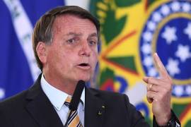 Bolsonaro exige a Brasil dejar de ser &quot;un país de maricas&quot; por temor al COVID-19