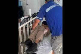 Tras el incidente, el estudiante fue trasladado al Hospital General Amparo Pape de Benavides, donde permanece bajo observación en terapia intensiva mientras se realizan estudios médicos.