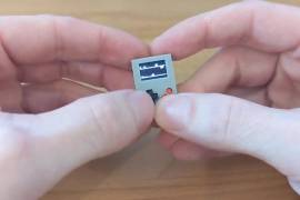 Arduboy desafía el récord de la consola de videojuegos más pequeña del mundo