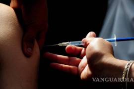 Vacunación. Autoridades sanitarias siguen aplicando la dosis de refuerzo para evitar que se vuelvan a disparar los contagios.