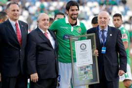 'Loco' Abreu logra un récord Guiness que es muy poco probable que un futbolista lo supere