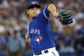 El mexicano Roberto Osuna es suspendido por 75 partidos