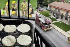 Una familia de mexicanos que radica en Canadá decidió hacer una carne asada en el balcón de su casa para convivir; sin embargo, se llevaron tremenda sorpresa cuando vieron llegar a los bomberos.