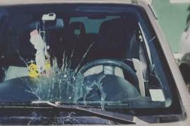 Los huevos lanzados al parabrisas pueden extenderse y bloquear la visibilidad si activas el parabrisas, poniendo en riesgo la seguridad del conductor.