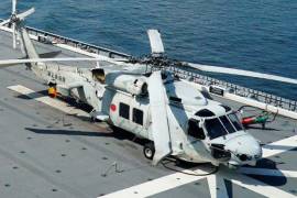 Dos helicópteros de la Marina de Japón se estrellaron en el Océano Pacífico, al sur de Tokio; rescataron a un tripulante, pero aún faltan 7 personas.