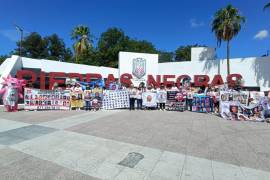 Familias de distintas entidades del país se reúnen en Piedras Negras para localizar a sus seres queridos desaparecidos.
