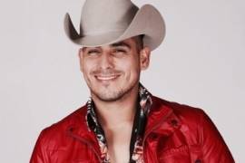 Espinoza Paz se cae en concierto