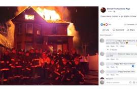 Bomberos de Detroit se sacan una selfie en una casa envuelta en llamas, reciben duras críticas