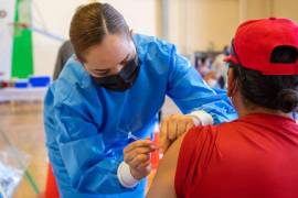 Autoridades sanitarias recomendaron a la población aplicarse la vacuna contra el sarampión, así como mantener actualizado su esquema contra influenza y COVID.