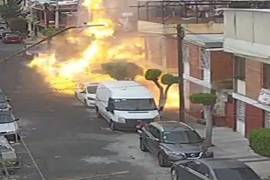 El momento en que una fuga de gas provoca fuerte explosión, en Estado de México, quedó grabado por las cámaras de seguridad.