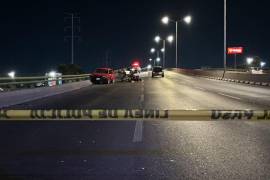 El lugar del accidente, sobre el puente vehicular de la colonia Mirasierra, fue cerrado temporalmente por autoridades.