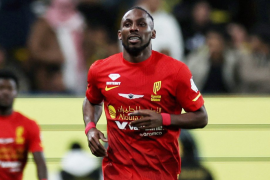 ulián Quiñones celebró el gol que abrió el marcador tras un error en la salida del arquero del Al Nassr.