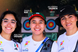El equipo mexicano de recurvo femenil celebró ante su público tras vencer a España.