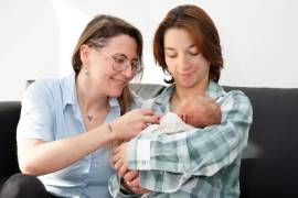 Este procedimiento aporta un gran valor emocional por el hecho de haber compartido ambas mujeres la gestación del embrión.