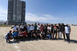 Jugadores de origen indio se reúnen cada sábado en los campos Los Ángeles de Saltillo para practicar críquet.