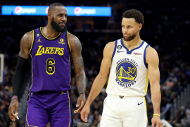 LeBron James y los Lakers se medirán ante Stephen Curry y los Warriors en uno de los choques más esperados de la noche.