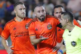 El mediocampista mexicano ya no jugará para el Houston Dynamo la próxima temporada, luego de este problema en el encuentro ante el Seattle Sounders.