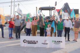 La alcaldesa Sara Irma Pérez puso en marcha los trabajos de rehabilitación del pavimento en la calle Encinos.