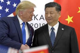 Imagen del 29 de junio de 2019, el presidente de los Estados Unidos, Donald Trump, estrecha la mano del presidente chino, Xi Jinping, en una reunión al margen de la cumbre del G-20 en Osaka, Japón.