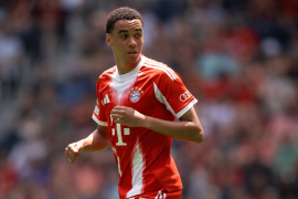 Jamal Musiala fue sustituido al descanso del duelo ante el PSG tras lesionarse en una jugada sin contacto directo.