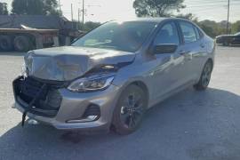 El responsable fue el auto más dañado. No se registraron personas lesionadas; únicamente se reportaron daños materiales.