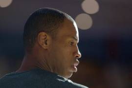 Jason Collins marcó un antes y un después en la NBA al convertirse en el primer jugador activo en declararse abiertamente gay, un legado que hoy trasciende el deporte.