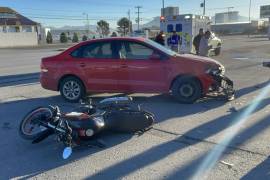 El accidentEl automóvil Vento, realizó un retorno que provocó el choque contra la motocicleta.