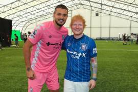 El cantante irlandés adquirió una parte del equipo que ahora jugará para la Premier League.