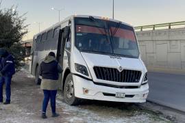 Dos empleados de Yangfeng recibieron atención médica luego de golpearse dentro del autobús durante el accidente.