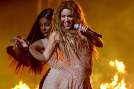 Golpe. El incidente ocurrió durante la preparación del escenario, generando consternación entre el equipo de producción y asistentes en la zona.