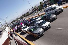 . La caravana culminó en el Centro de Justicia y Empoderamiento para la Mujer, donde se destacó la urgencia de proteger a trabajadoras del transporte.