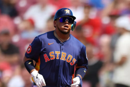 Isaac Paredes acaba de firmar un nuevo contrato con los Houston Astros, pero Pittsburgh y Boston le andan siguiendo los pasos.