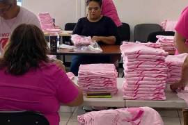 Integrantes del Grupo de Apoyo a Personas con Cáncer iniciaron la distribución de artículos conmemorativos para garantizar la continuidad de sus programas asistenciales en Piedras Negras.
