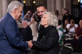 Alejandra Frausto, secretaria de Cultura, agradeció “de manera muy especial” a los integrantes del Consejo de Memoria Histórica honorario por su trabajo para el rescate de la memoria histórica, en el que está la escritora Elena Poniatowska.