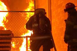 El fuego inició en la parte trasera de la tienda, donde se acumulaba basura.