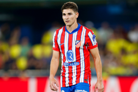 El más reciente agregado a las filas del Atlético de Madrid, Julián Álvarez, pasó la mitad del juego en el banquillo.